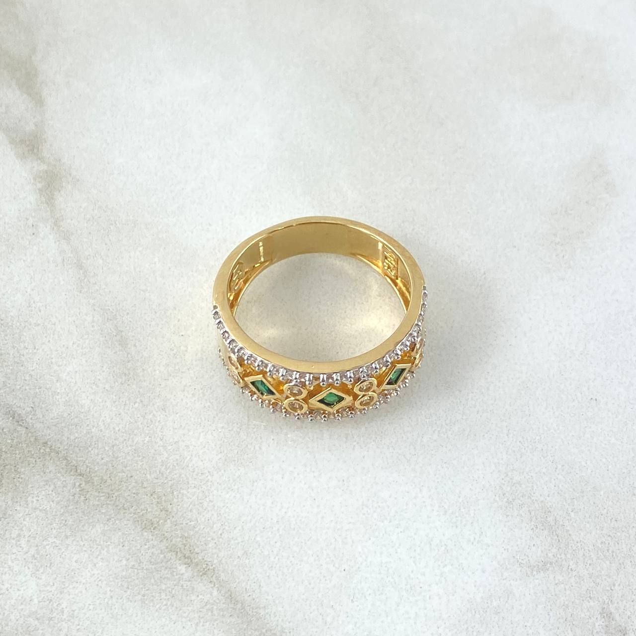 Anillo Trio de Rombos 4.8gr / T6 / Circones Verdes Blancos Oro Amarillo 18K ©