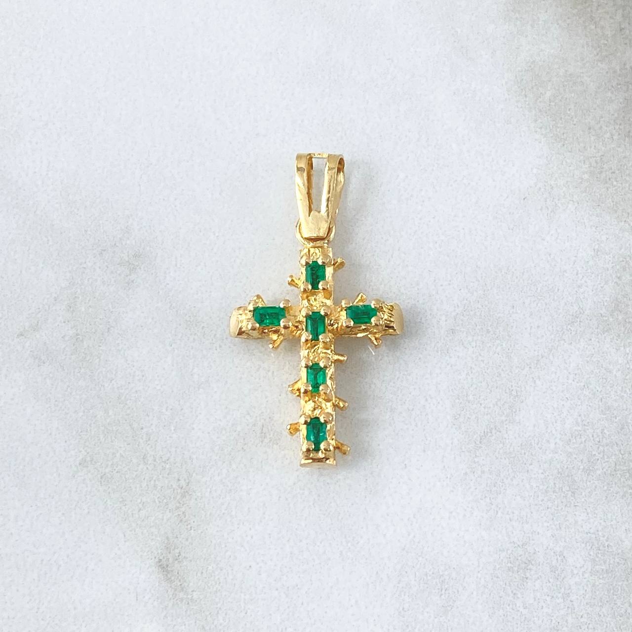 Dije Cruz Tronco 2.85gr / 3.2cm / Esmeraldas 12pts Oro Amarillo 18K (Joya) *