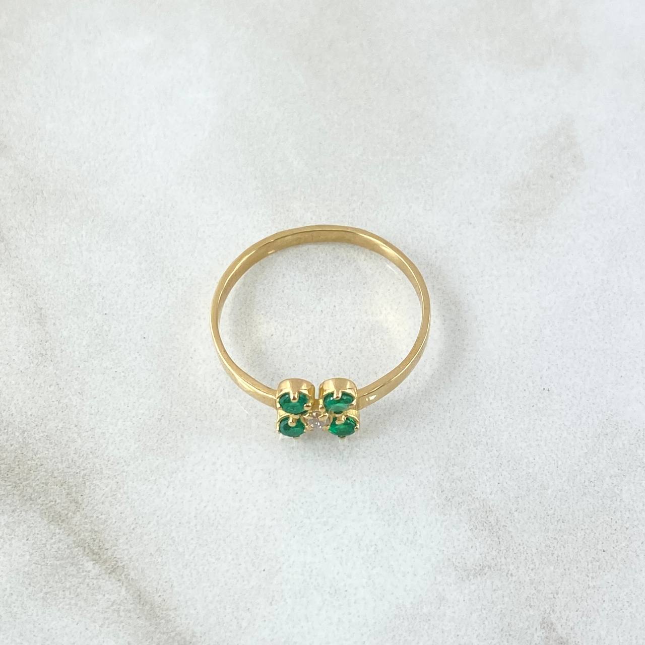 Anillo Flor Petalo Cuatro Garras 1.75gr / T7 1/2 / Esmeraldas 16pts Diamante 3pts Oro Amarillo 18K (Joya) *