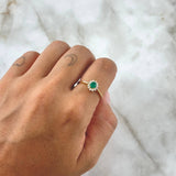 Anillo Flor Doce Petalos 2.4gr / T6 3/4 / Esmeralda 8pts Diamantes 12pts Oro Amarillo 18K (Joya) *