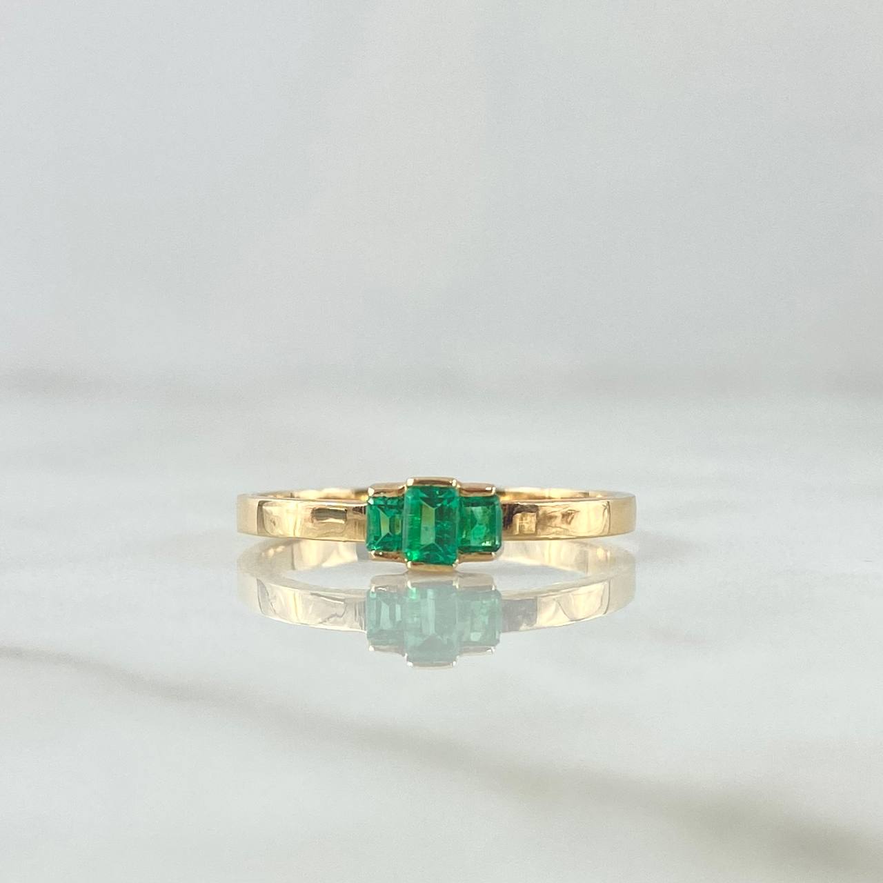 Anillo Trio Rectangulos 2.1gr / T7 1/4 / Esmeraldas 12pts Oro Amarillo 18K (Joya) *