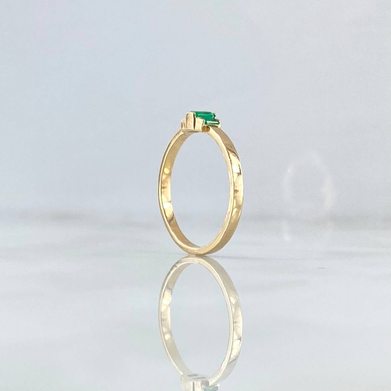 Anillo Trio Rectangulos 2.1gr / T7 1/4 / Esmeraldas 12pts Oro Amarillo 18K (Joya) *