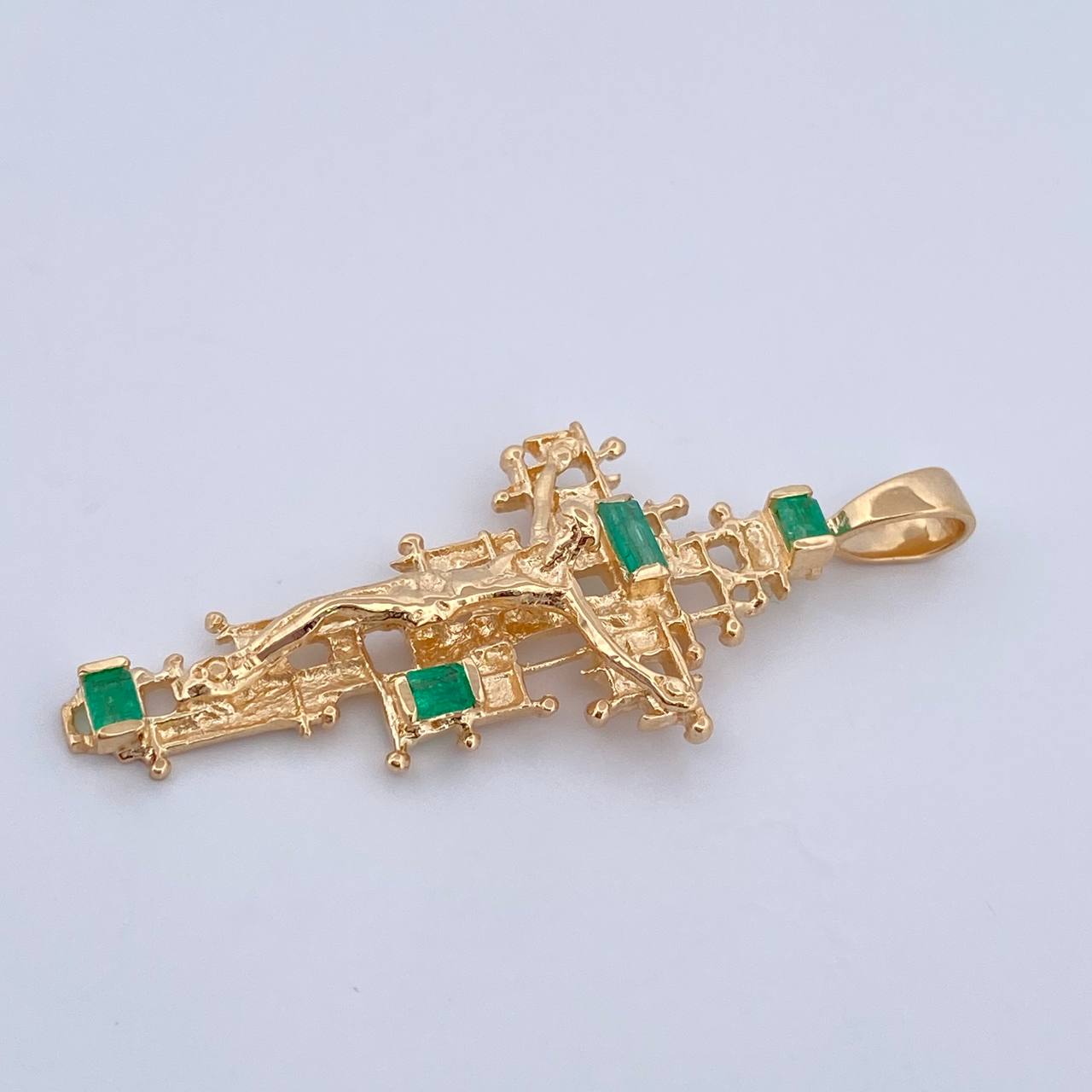 Dije Cruz Cristo 6.45gr / 5cm / Esmeraldas 25 Pts Oro Amarillo 18K (Joya) &