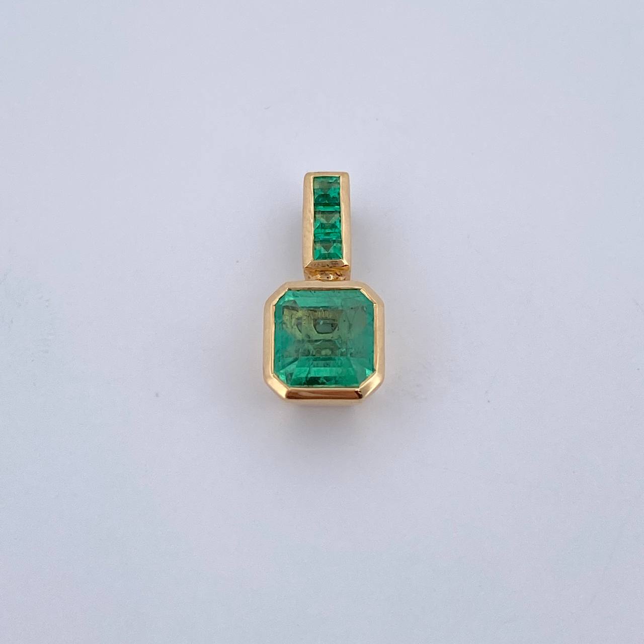 Dije Esmeralda 2.05gr / 1.4cm / Esmeraldas 1.36 Qts Oro Amarillo 18K (Joya) &