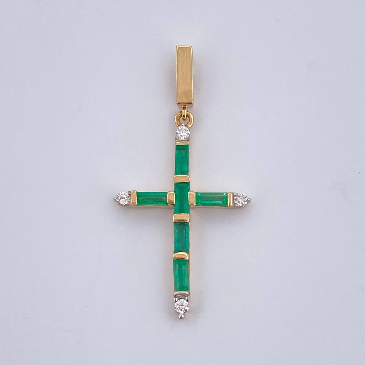 Dije Cruz 2gr / 3.4cm / Esmeralda 60 Pts Diamantes 11 Pts Oro Amarillo 18K (Joya) &