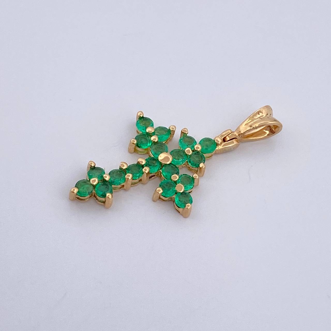 Dije Cruz  1.15gr / 2.5cm / Esmeralda 42 Pts Oro Amarillo 18K (Joya) &
