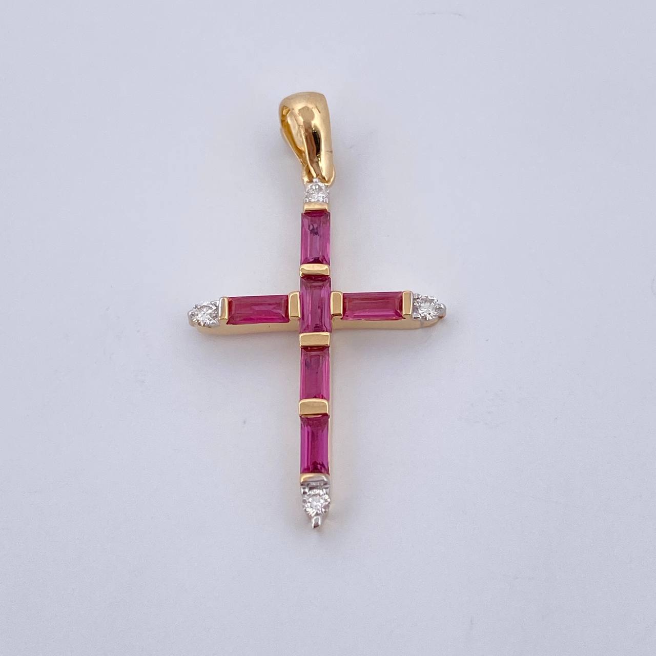 Dije Cruz 1.95gr / 3.1cm / Rubies 74 Pts Diamantes 11 Pts Dos Oros Amarillo Blanco 18K (Joya) &