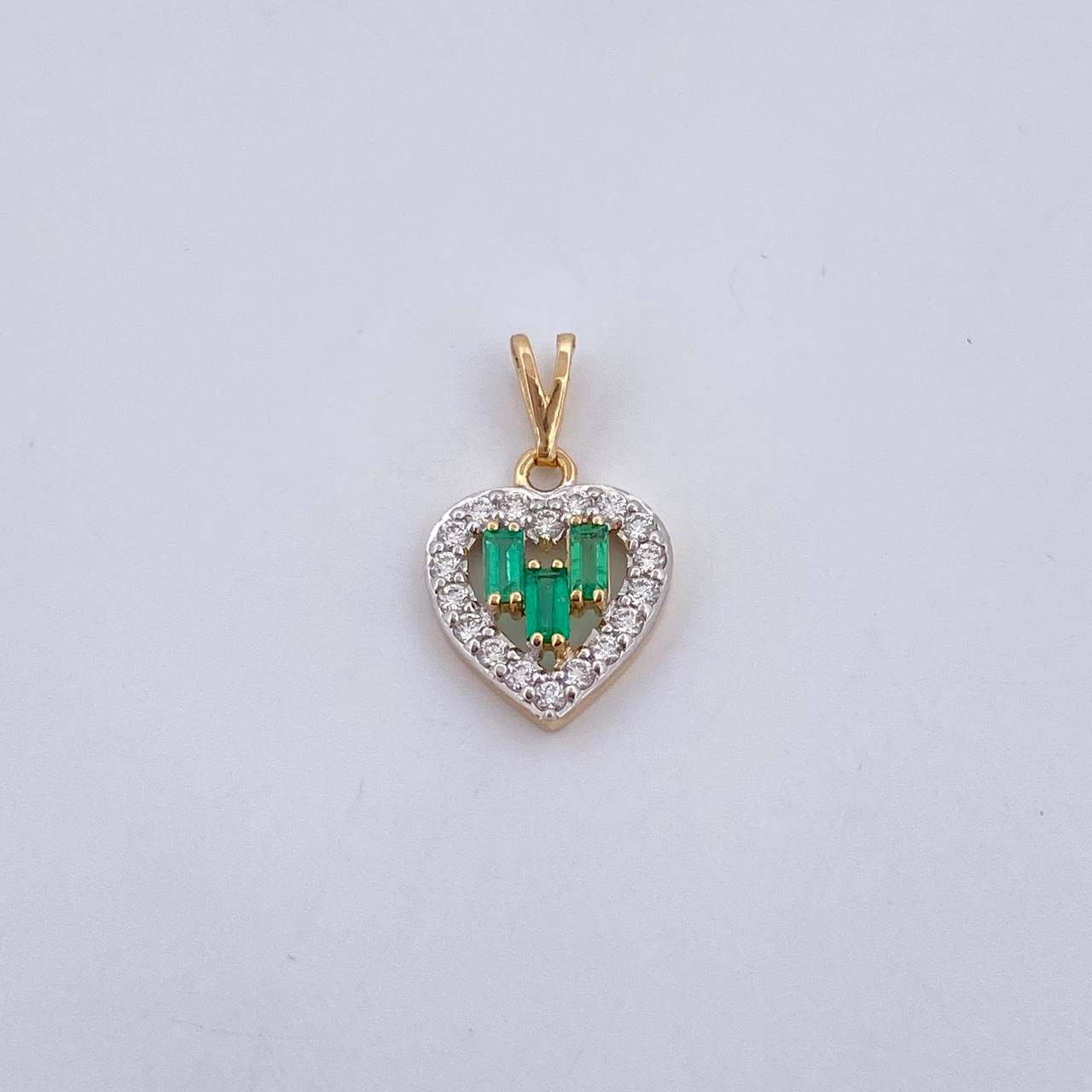 Dije Corazon 0.8gr / 1.6cm / Esmeraldas 14 Pts Diamantes 15 Pts Dos Oros Amarillo Blanco 18K (Joya) &