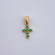 Dije Cruz 0.55gr / 1.4cm / Esmeraldas 06 Pts Oro Amarillo 18K (Joya) &