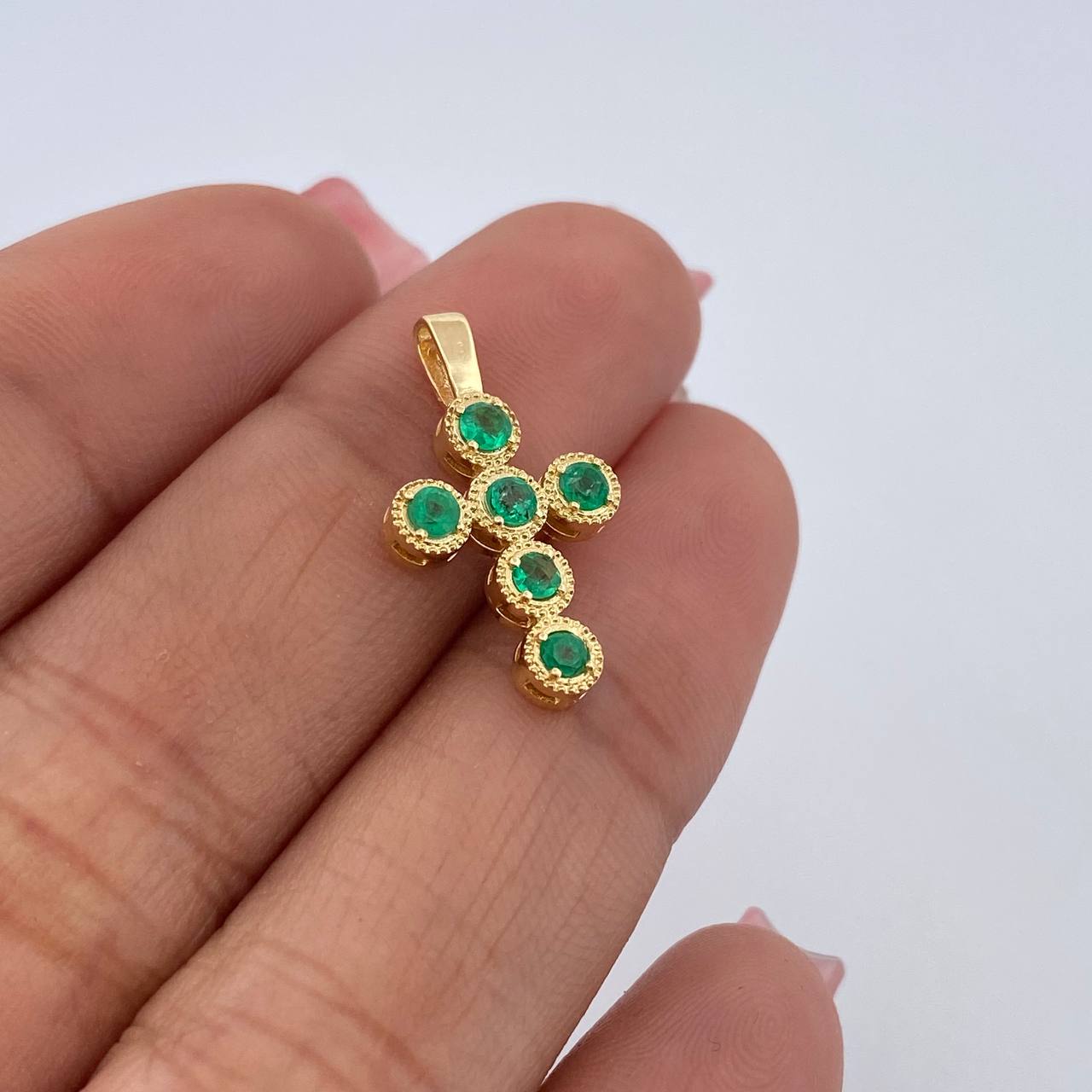 Dije Cruz Tupida 1.45gr / 2.3cm / Esmeraldas 60 Pts Oro Amarillo 18K (Joya) &