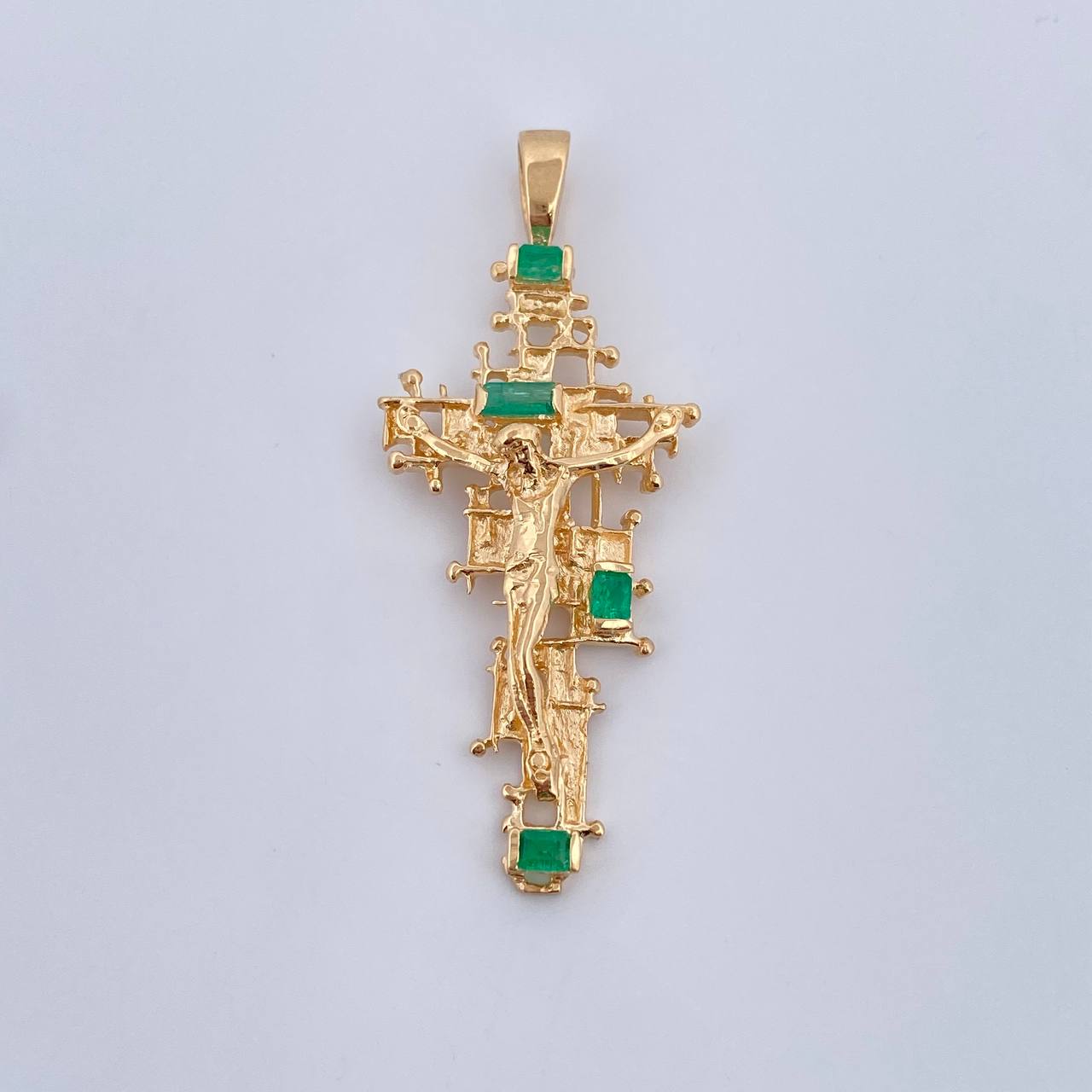Dije Cruz Cristo 6.45gr / 5cm / Esmeraldas 25 Pts Oro Amarillo 18K (Joya) &