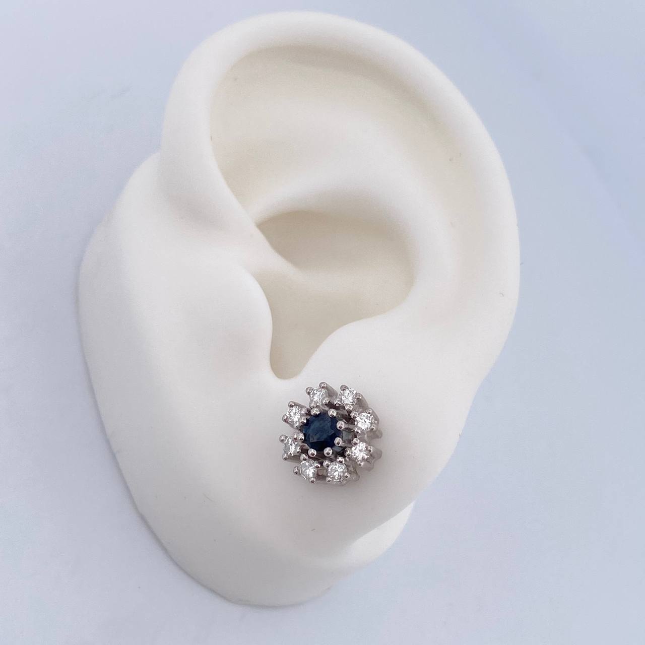 Topos Flor 3.95gr / Zafiros 0.44 Diamantes 16 Pts Oro Blanco 18K (Joya) &