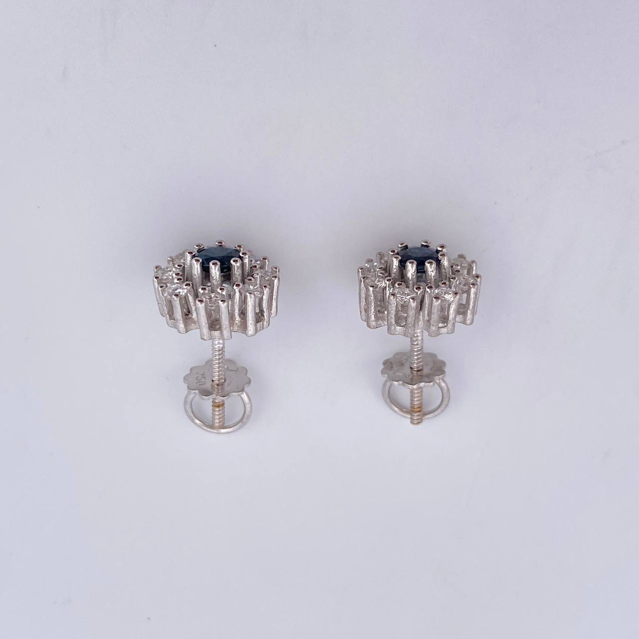 Topos Flor 3.95gr / Zafiros 0.44 Diamantes 16 Pts Oro Blanco 18K (Joya) &