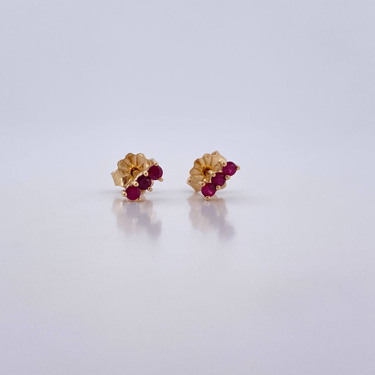 Topos Linea 0.8gr / Rubies 15 Pts Oro Amarillo 18K (Joya) &