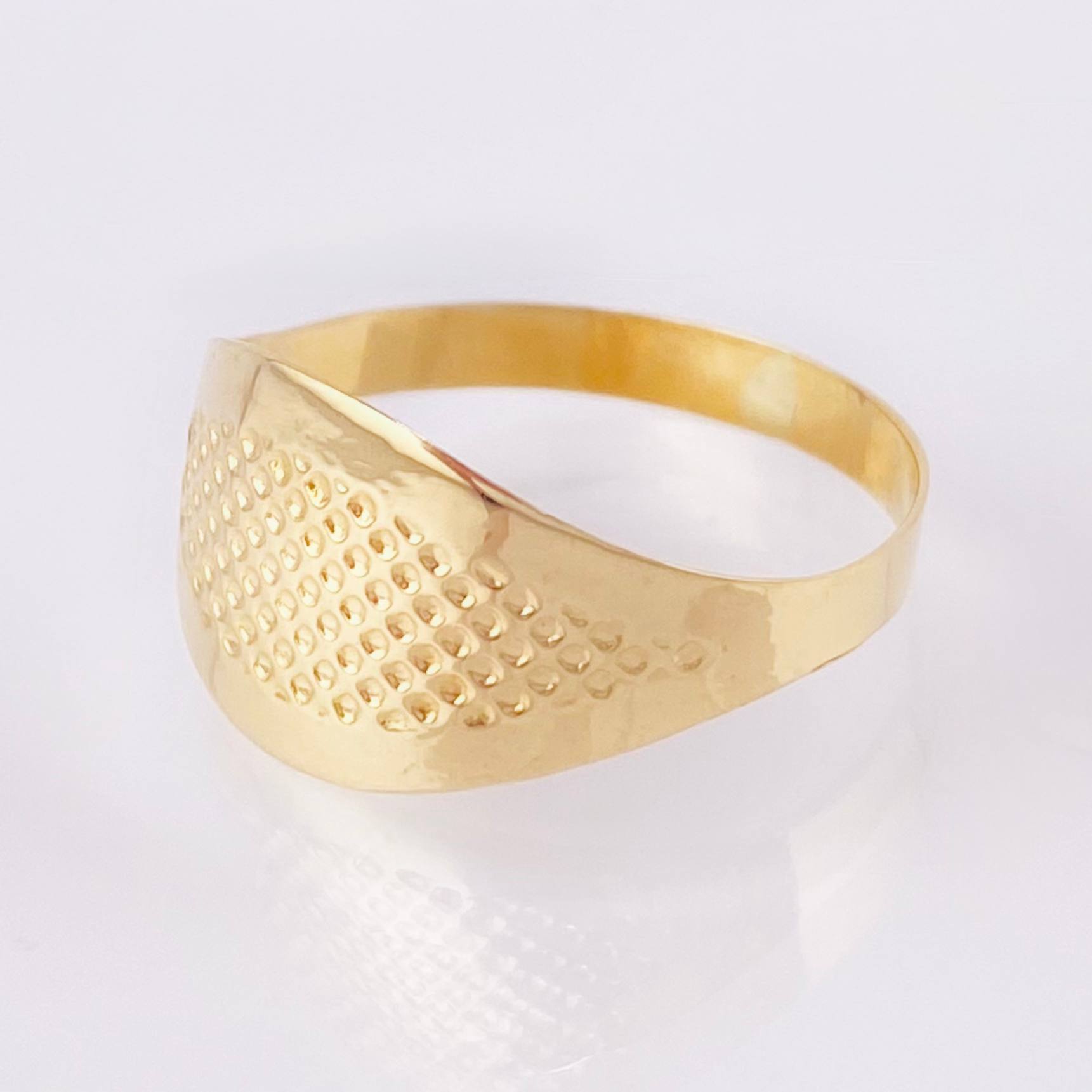 Anillo Malla Punteada 1.45 g / T7 1/2 Oro Amarillo 18K