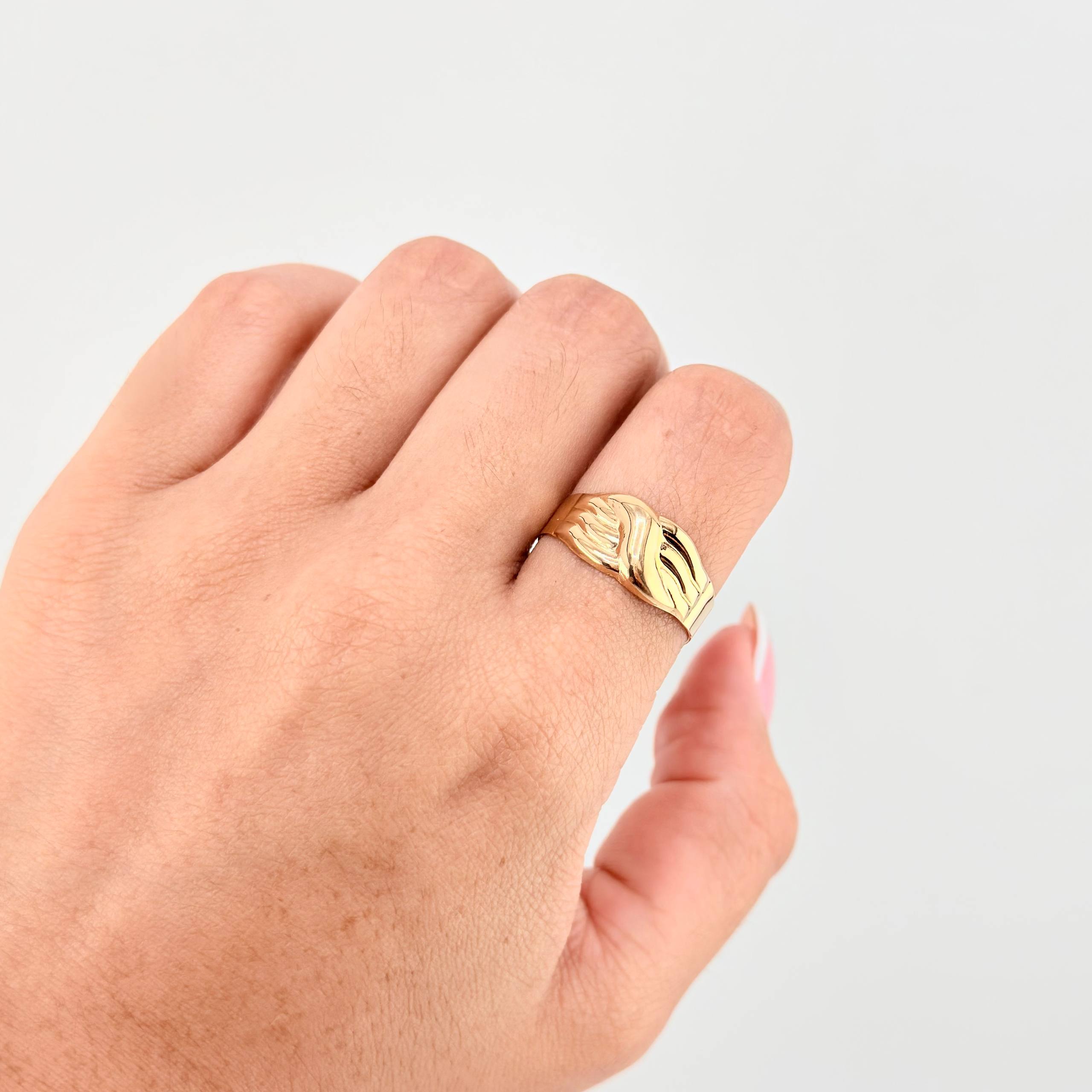 Anillo Abrazo Enlazado 1.95gr / T8 / Oro Amarillo 18K *