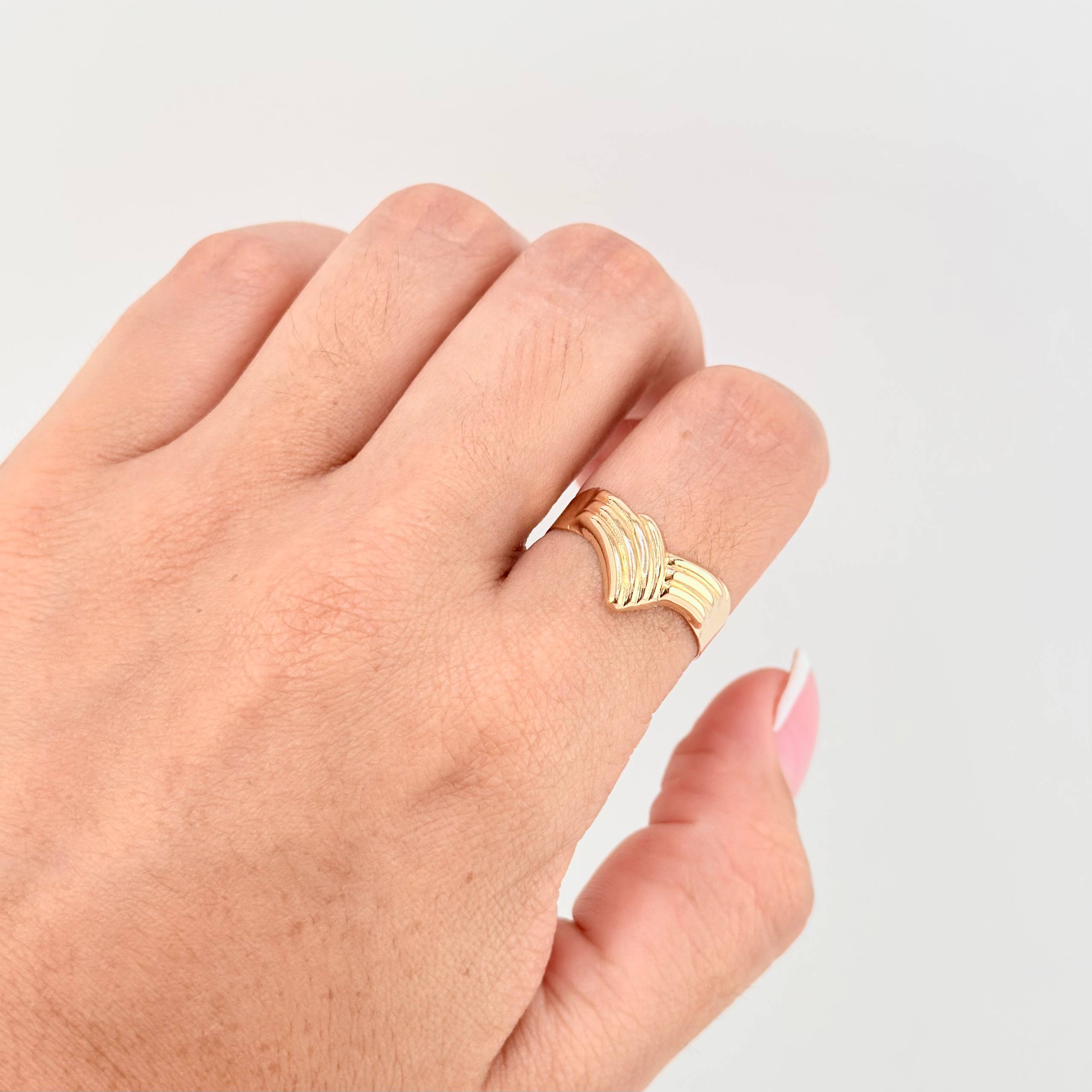 Anillo Curva Enlazada 1.7gr / T8 3/4 / Oro Amarillo 18K ©