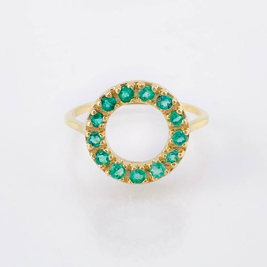 Anillo Circulo Silueta Esmeraldas 32pts 1.85gr / T5 1/4 / Oro Amarillo 18K *