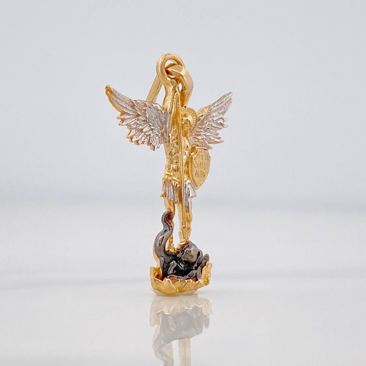 Dije San Miguel 1.8g / 2.7cm Tres Oros Amarillo Blanco Negro 18K