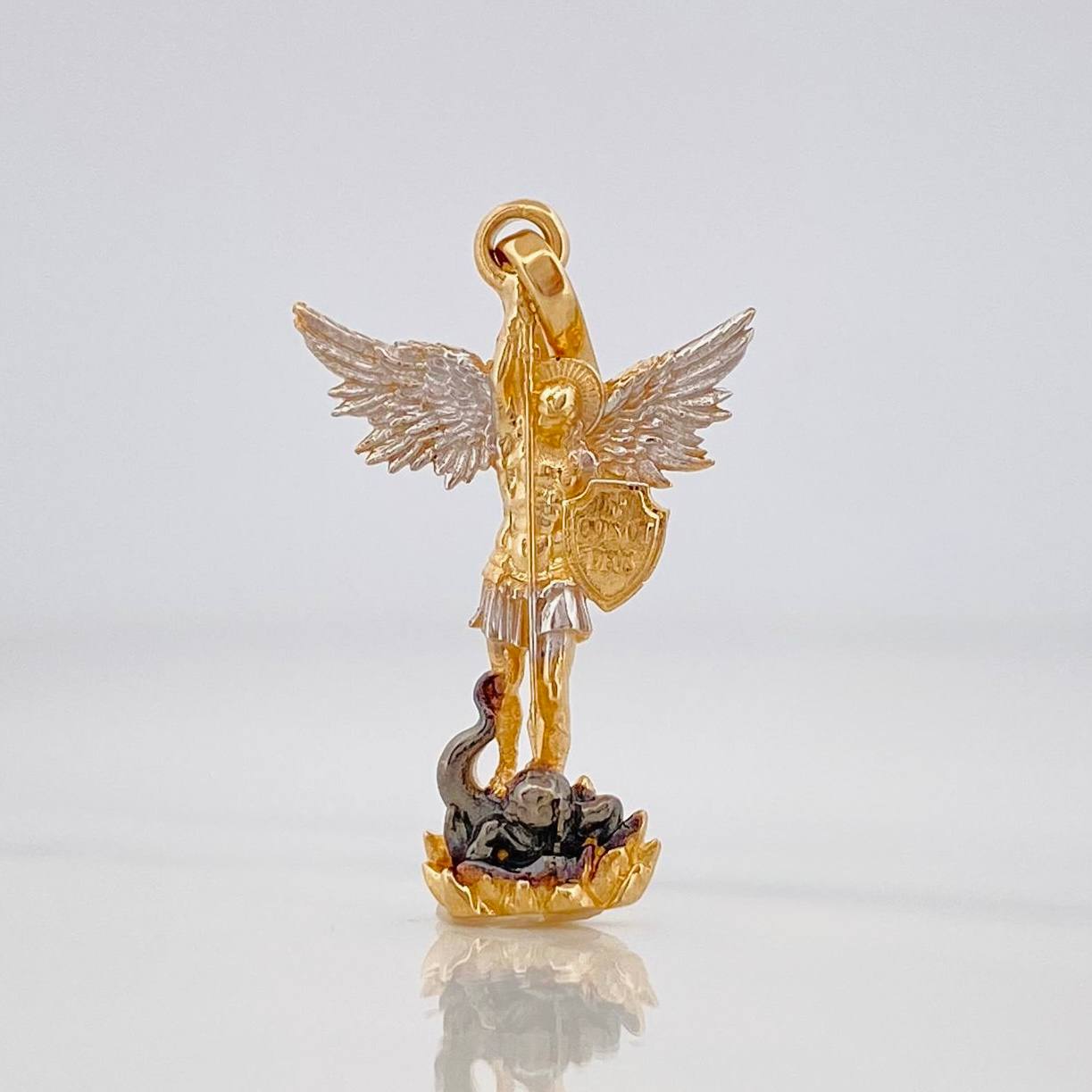 Dije San Miguel 1.8g / 2.7cm Tres Oros Amarillo Blanco Negro 18K