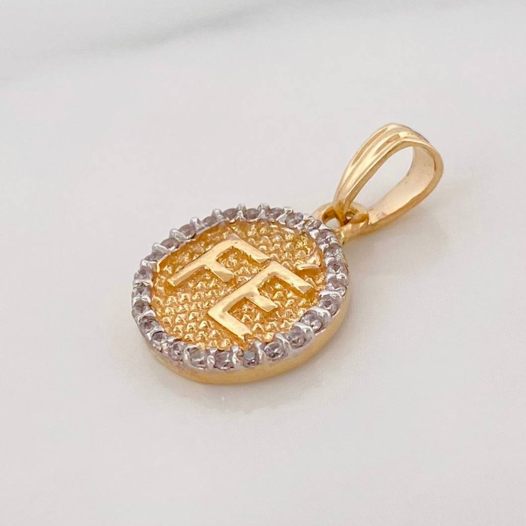 Dije Placa Fe 1.5g / 1.8cm Dos Oros Amarillo Blanco 18K