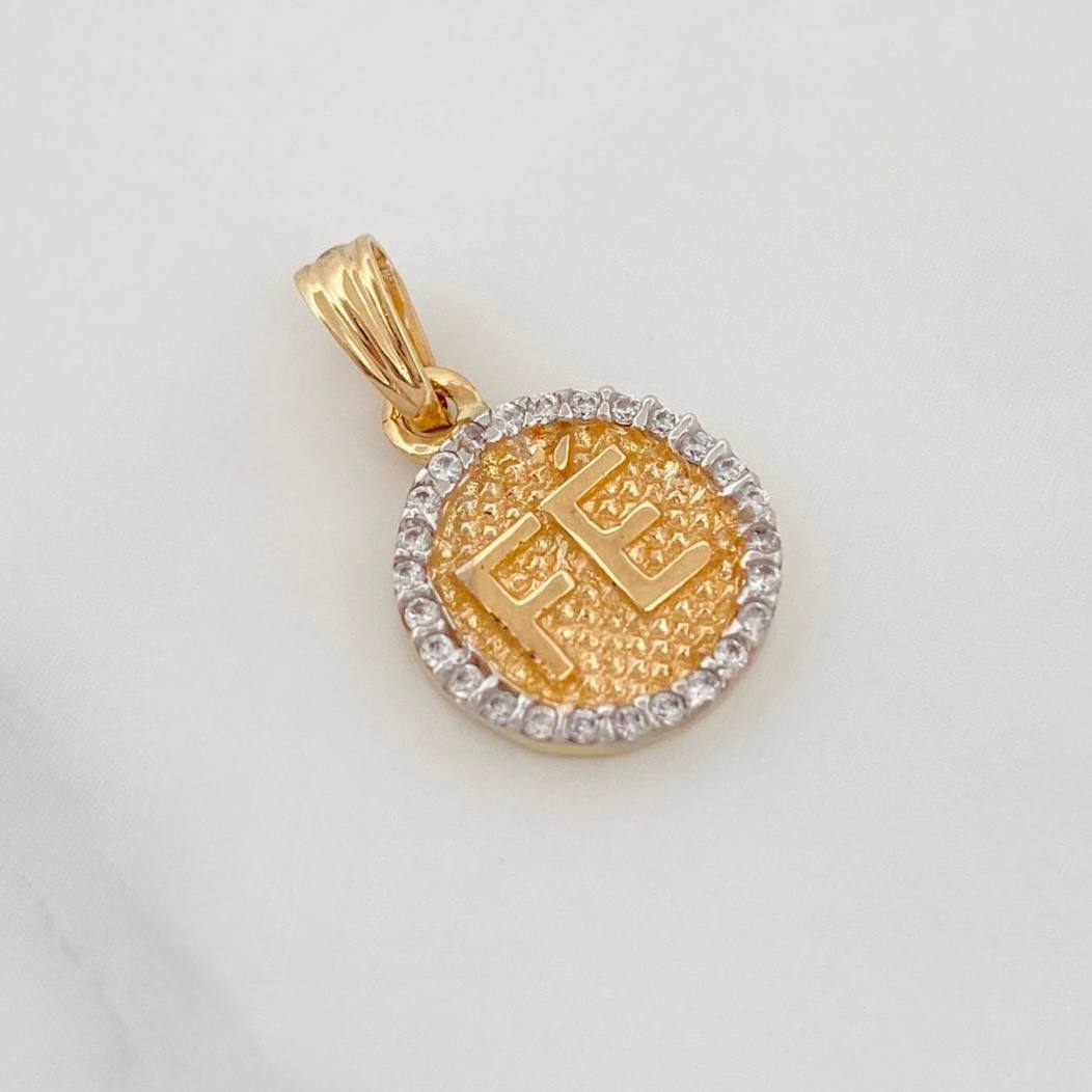 Dije Placa Fe 1.5g / 1.8cm Dos Oros Amarillo Blanco 18K
