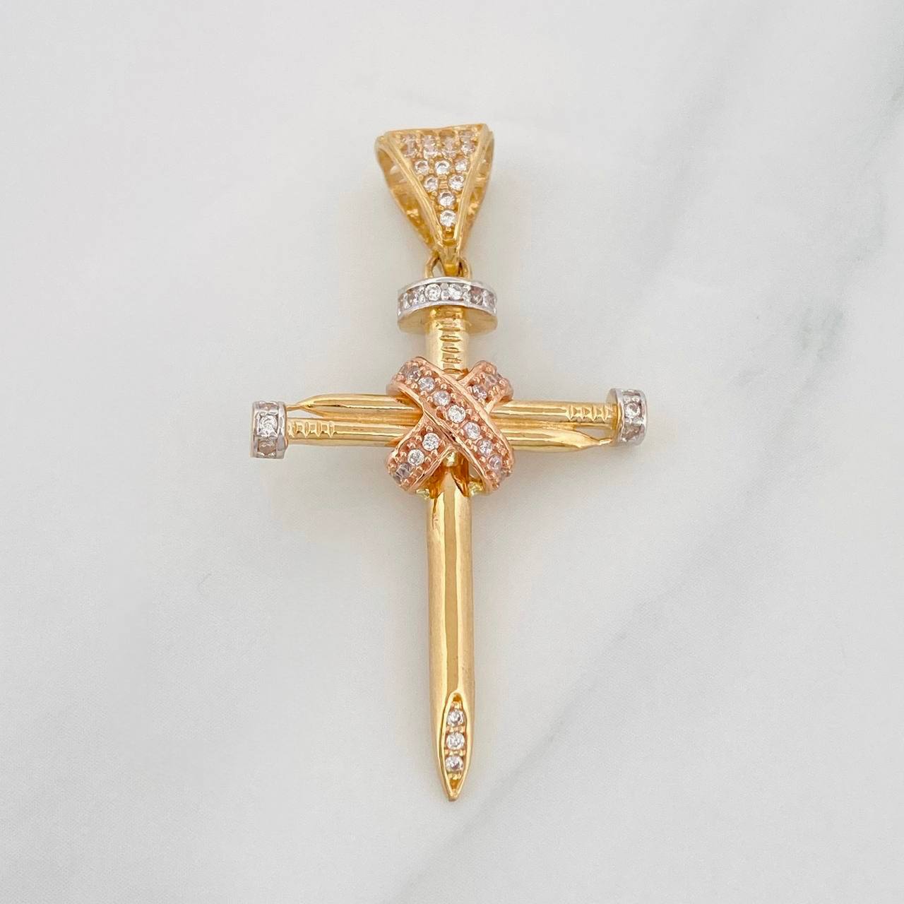 Dije Cruz Clavo 3.6g / 4cm Tres Oros 18K