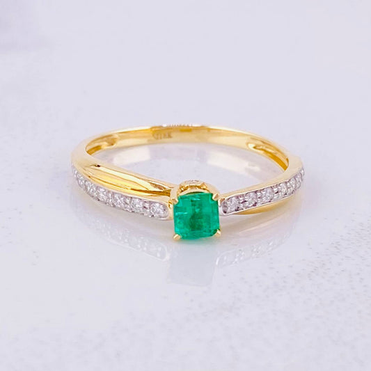 Anillo Solitario Puente Esmeralda 27pts Diamantes 15pts 1.75g / T6 3/4 Oro Amarillo 18K