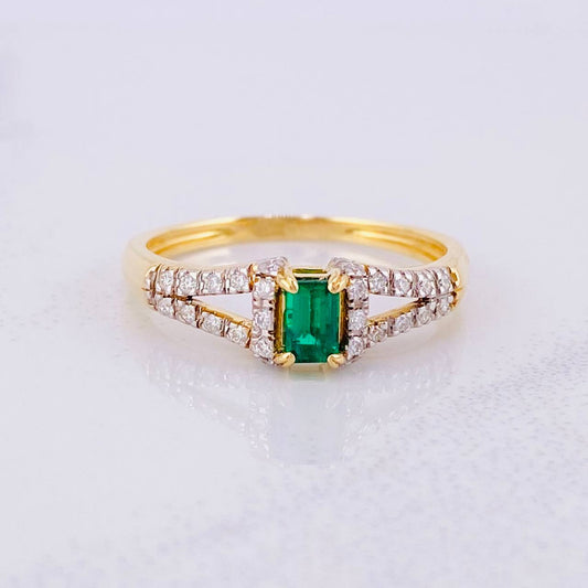 Anillo Cinturón Solitario Esmeralda 23pts Diamantes 10pts 2.7g / T7 1/4 Oro Amarillo 18K