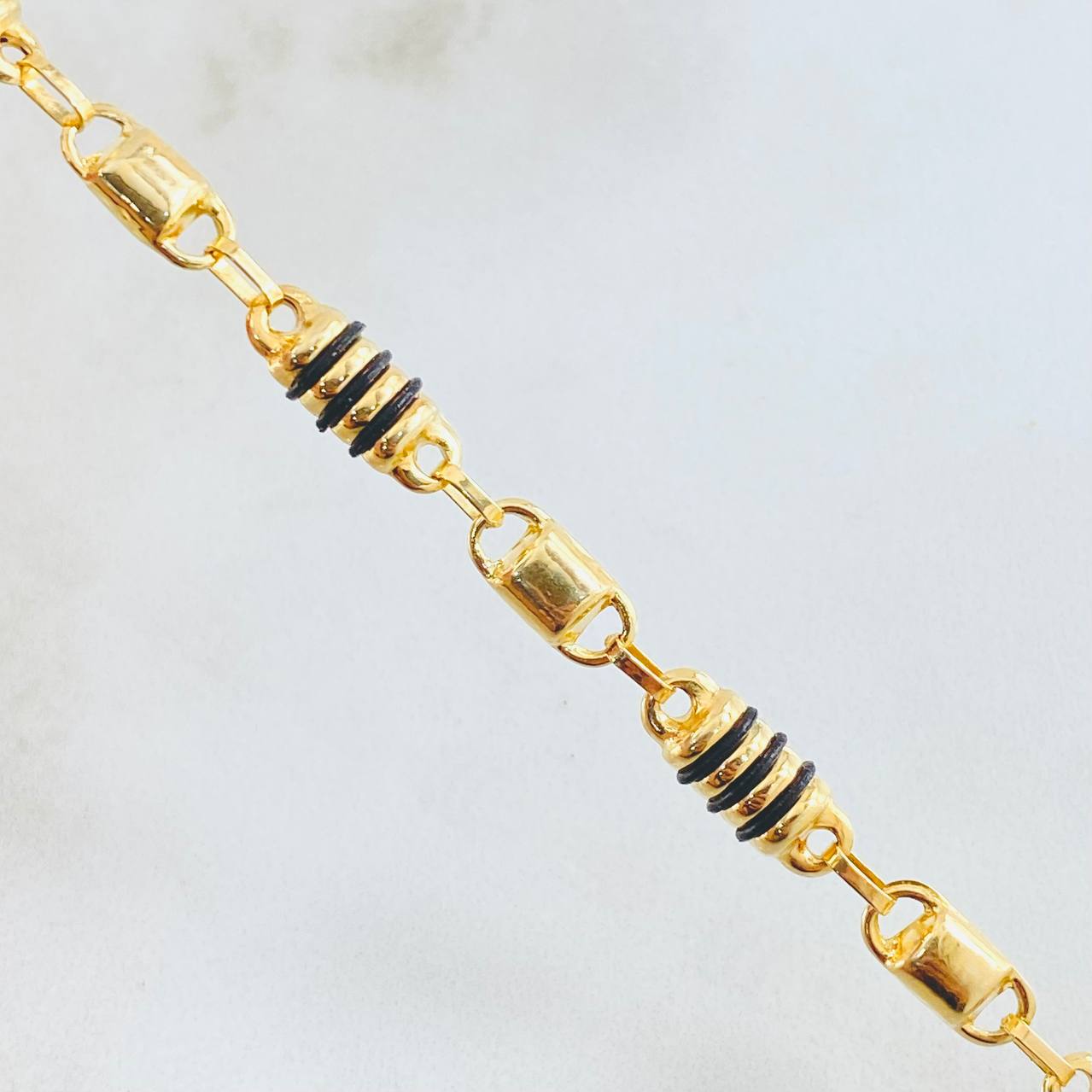 Pulso Rustico Cilindro  4.65gr / 18cm / Oro Amarillo 18K *