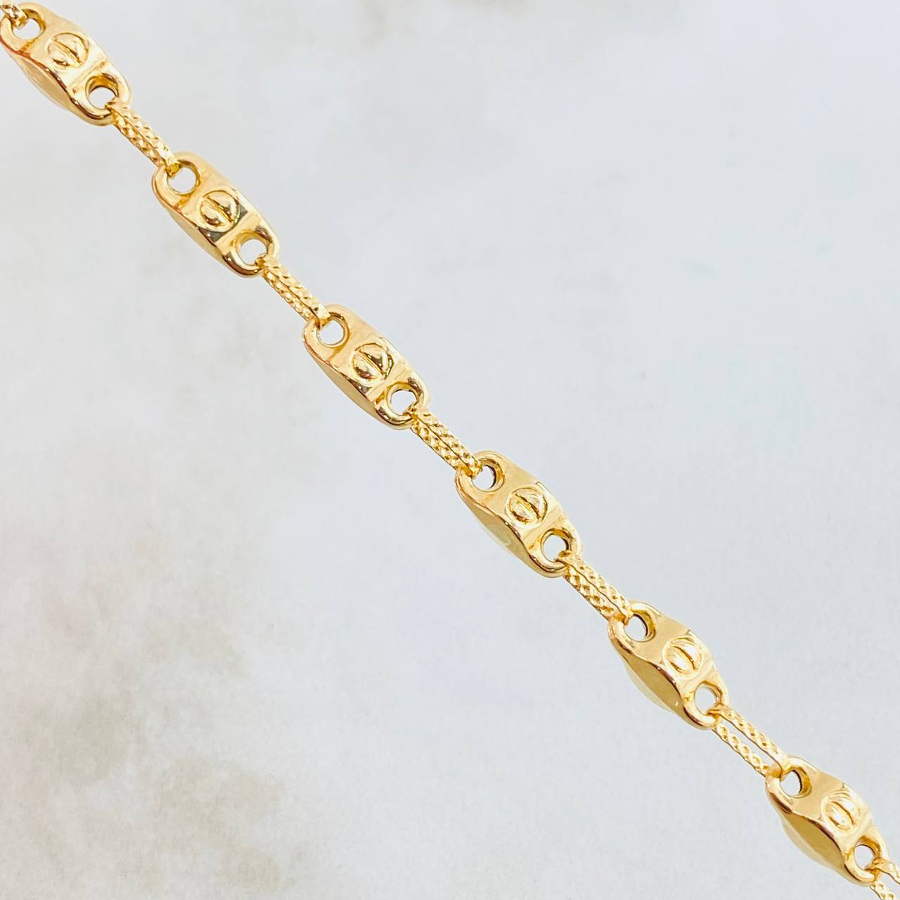 Pulso Rústico 5.15gr / 21.5cm / Oro Amarillo 18K