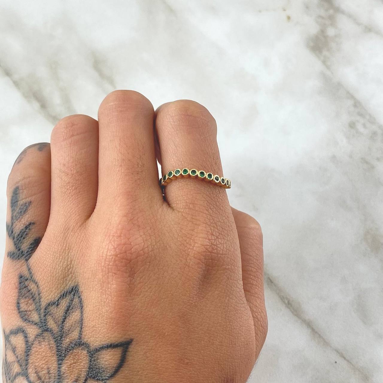 Anillo Circulos Ondulados 1.8gr / T7 1/4 / Circones Verdes Oro Amarillo