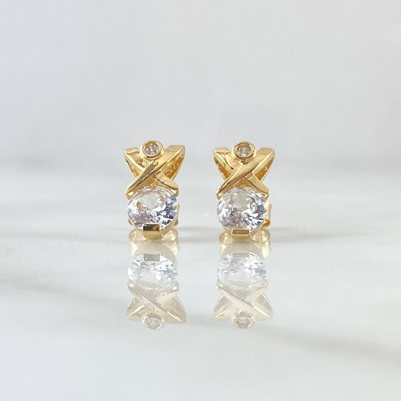 Topos Delta Cruzada 2.3gr / 1.1cm / Broche Mariposa Circones Blancos Oro Amarillo 18K ©