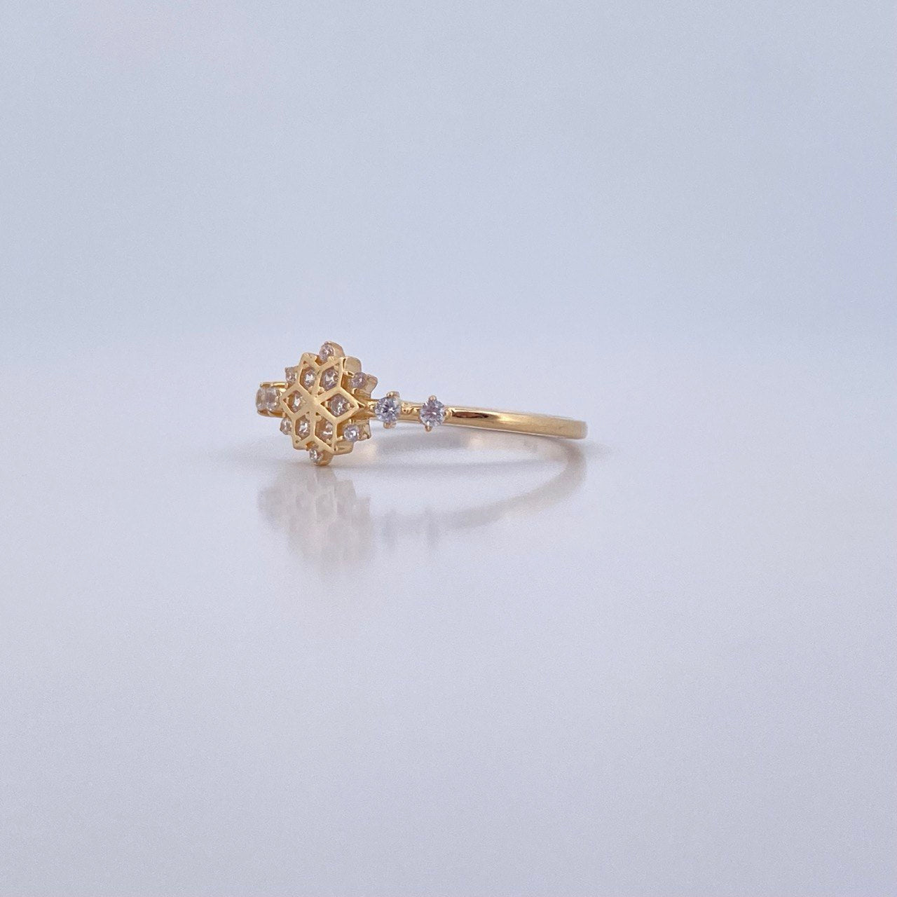 Anillo Mandala 1.7gr / T7 1/4 / Circones Blancos Oro Amarillo 18K &