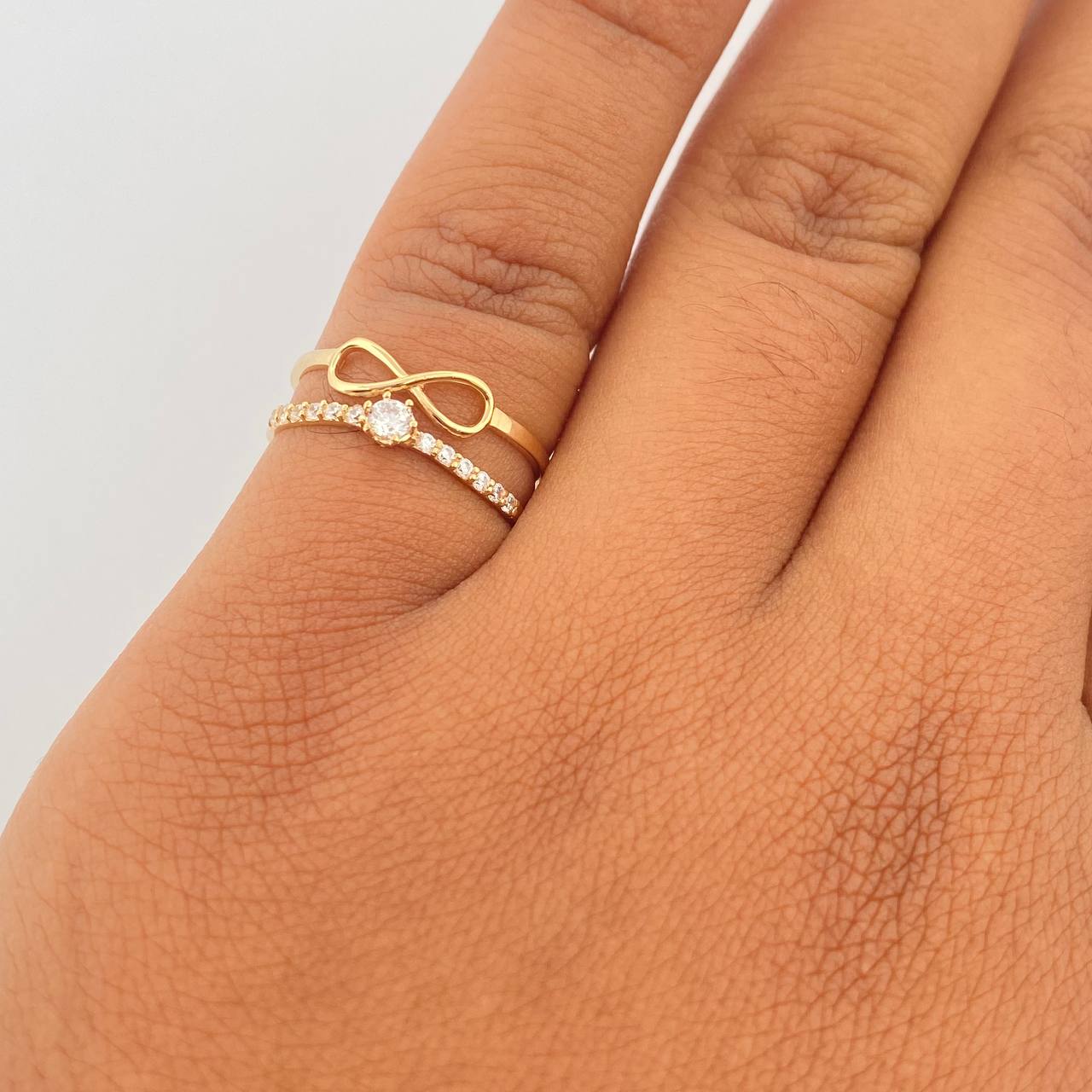 Anillo Solitario Infinito 1.8gr / T6 1/2 / Circones Blancos Oro Amarillo 18K &
