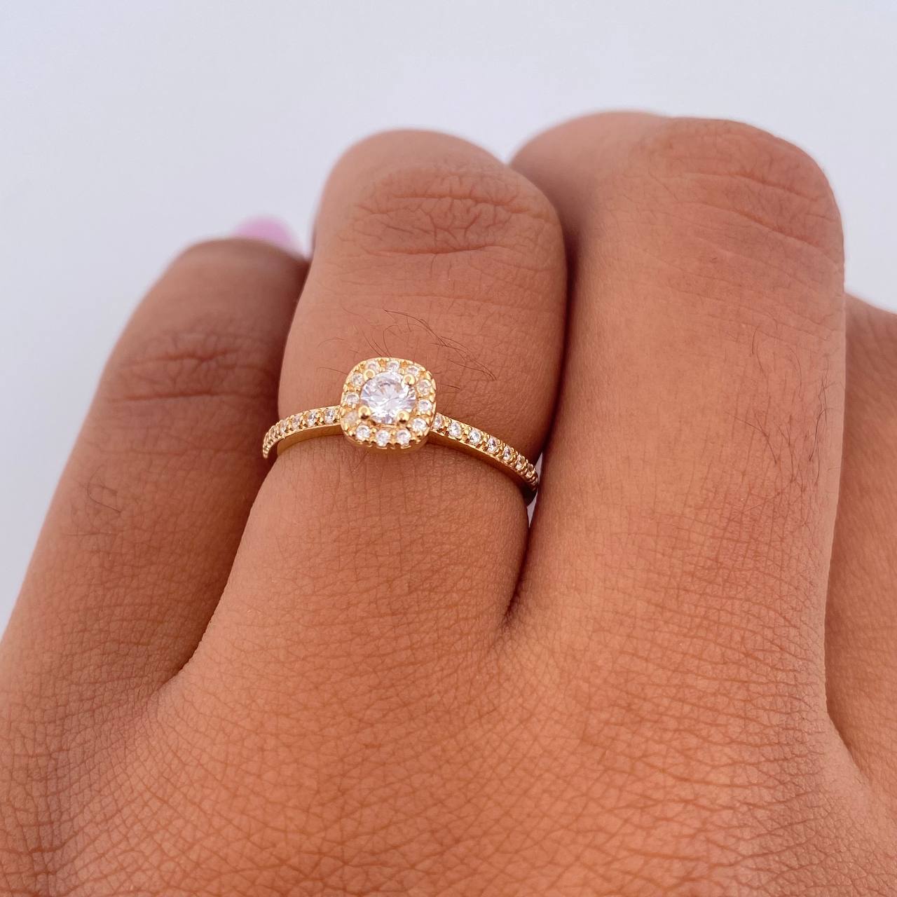 Anillo Halo Cuadrado 2gr / T7 / Circones Blancos Oro Amarillo 18K &