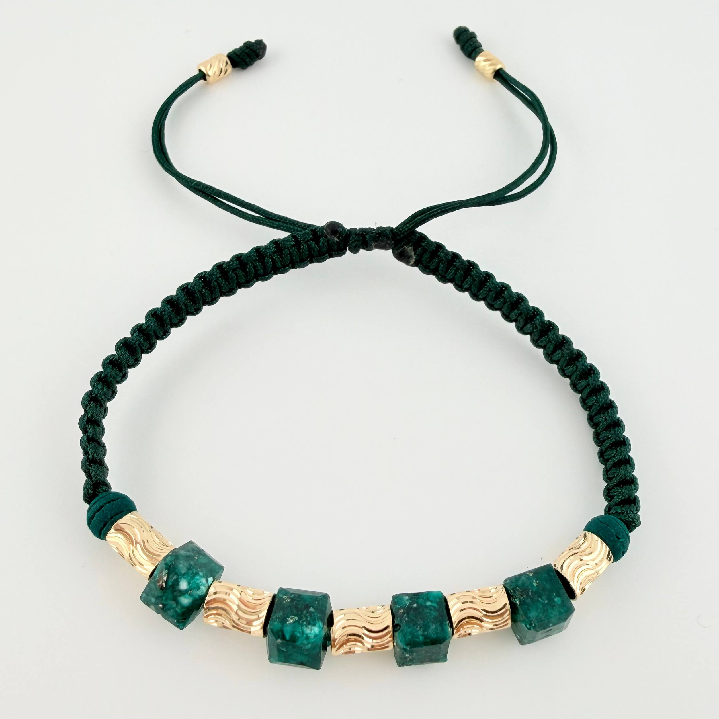Pulsera Verde Esmeraldas Cubicas Cilindro Lunar 7und 0.95gr / 3mm-4mm Oro Amarillo 18K *