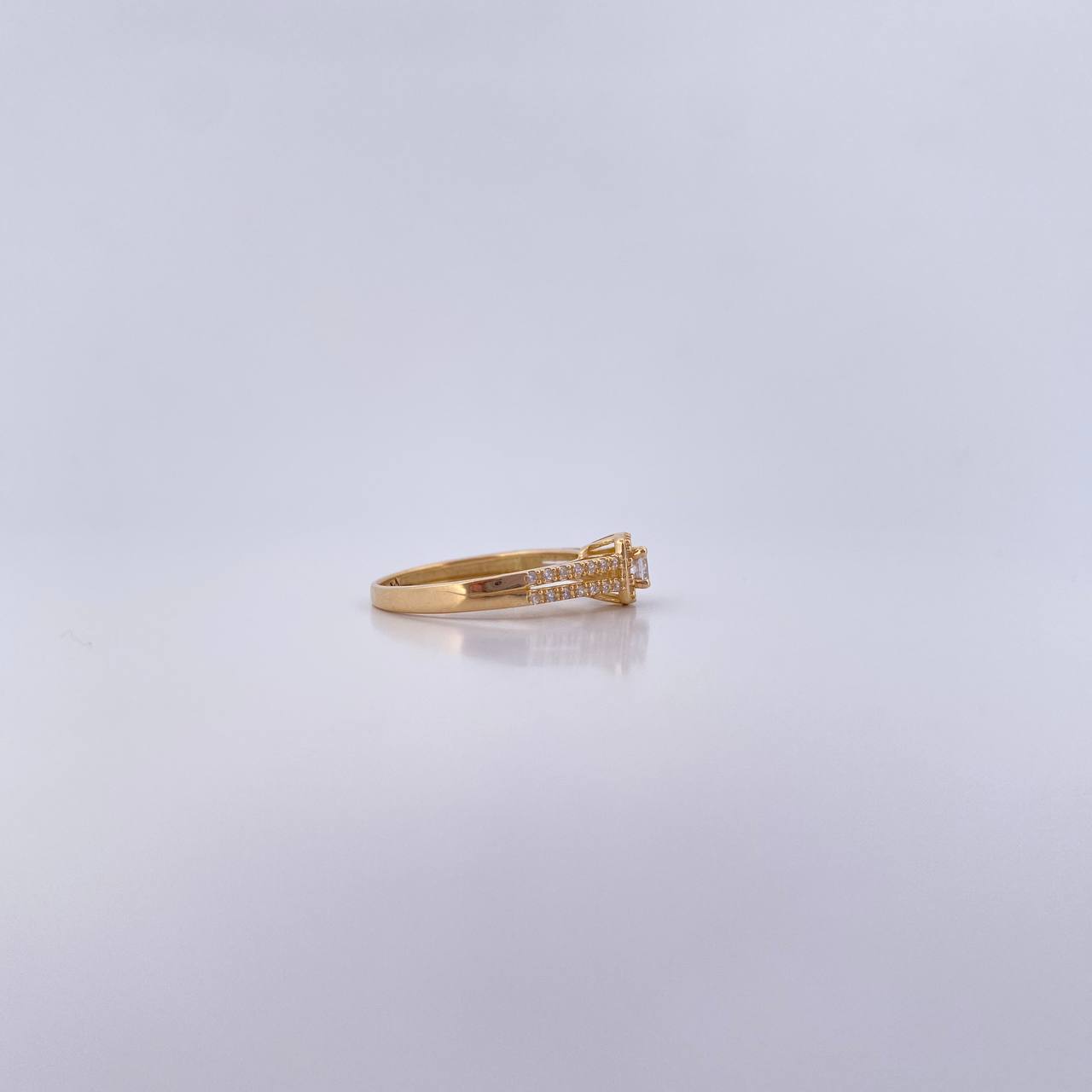 Anillo Halo Cuadrado 2.5gr / T5 / Doble Linea Circones Blancos Oro Amarillo 18K &