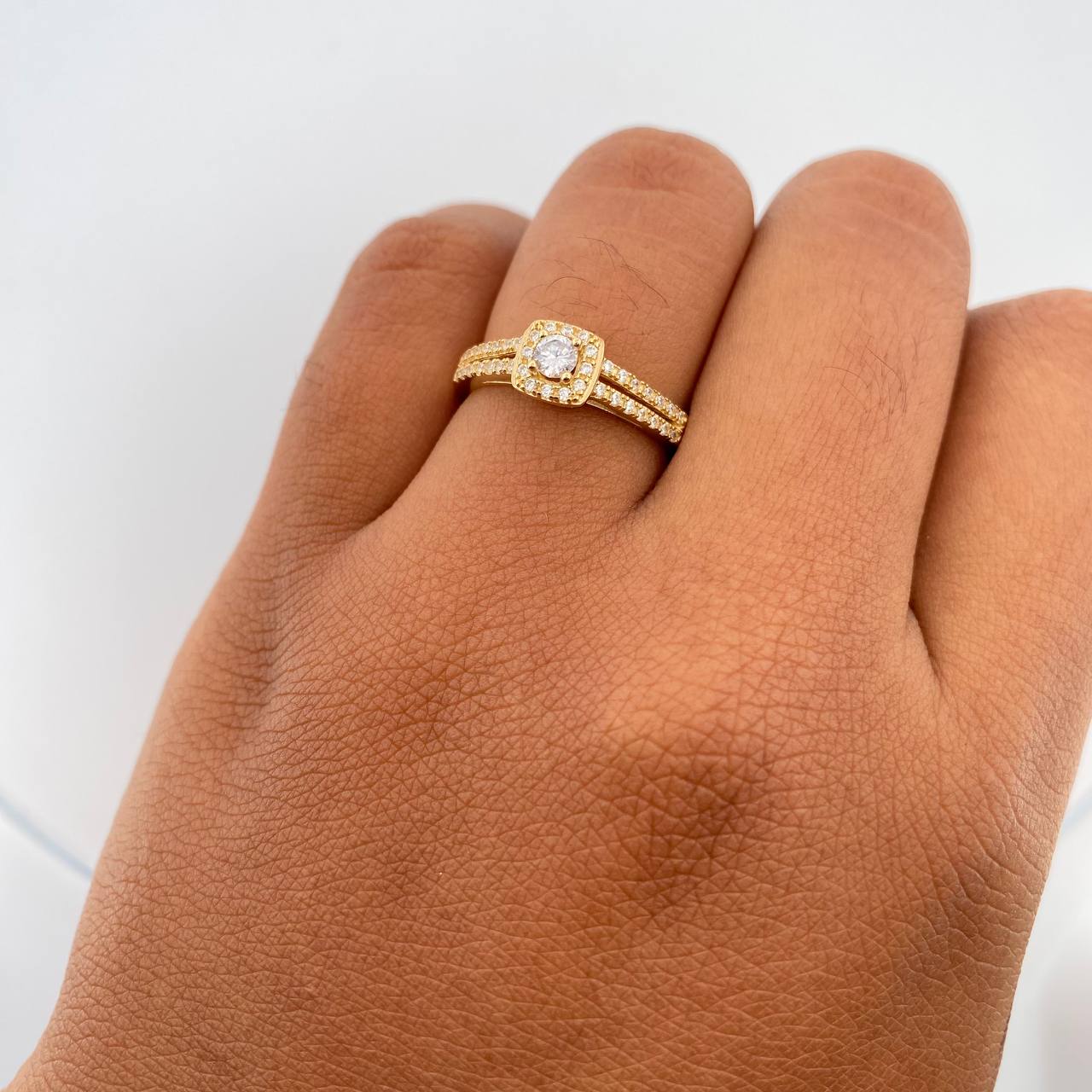 Anillo Halo Cuadrado 2.5gr / T5 / Doble Linea Circones Blancos Oro Amarillo 18K &