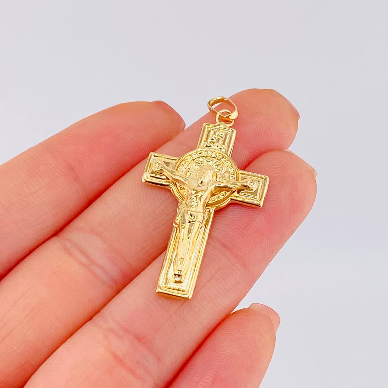 Dije Cruz Cristo San Benito 2.1g / 4cm Oro Amarillo 18K