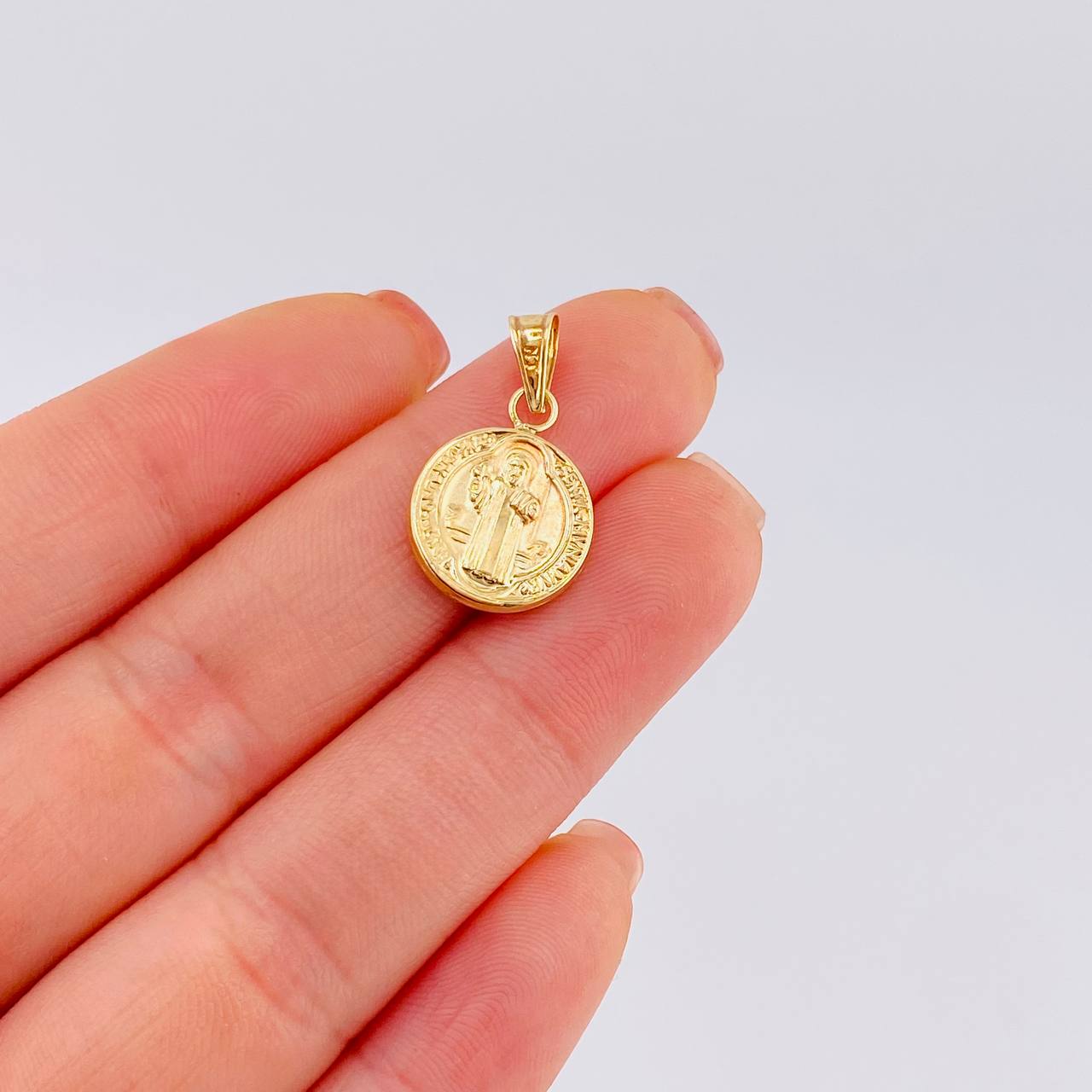 Dije San Benito Mate 0.85 g / 2.2 cm Oro Amarillo 18K