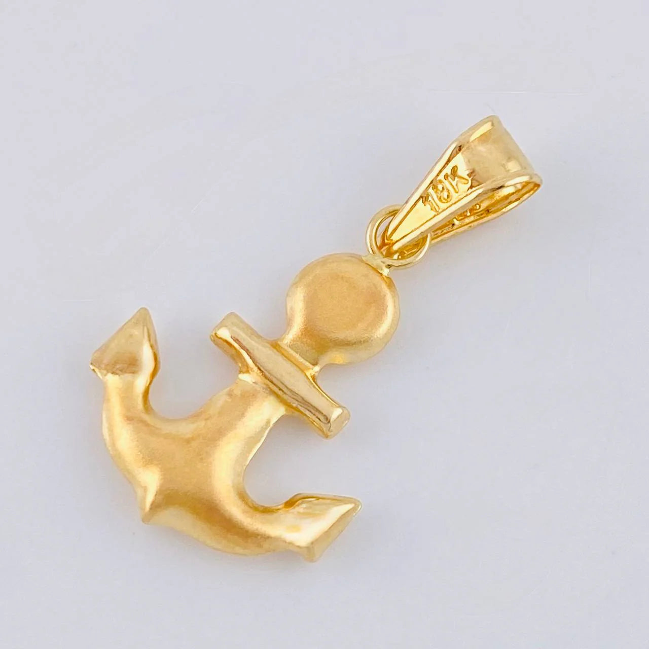 Dije Ancla 0.85 g / 2.5 cm Oro Amarillo 18K