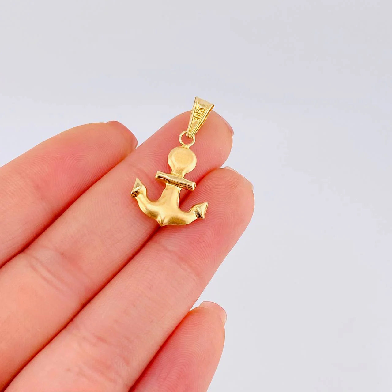 Dije Ancla 0.8 g / 2.5 cm Oro Amarillo 18K