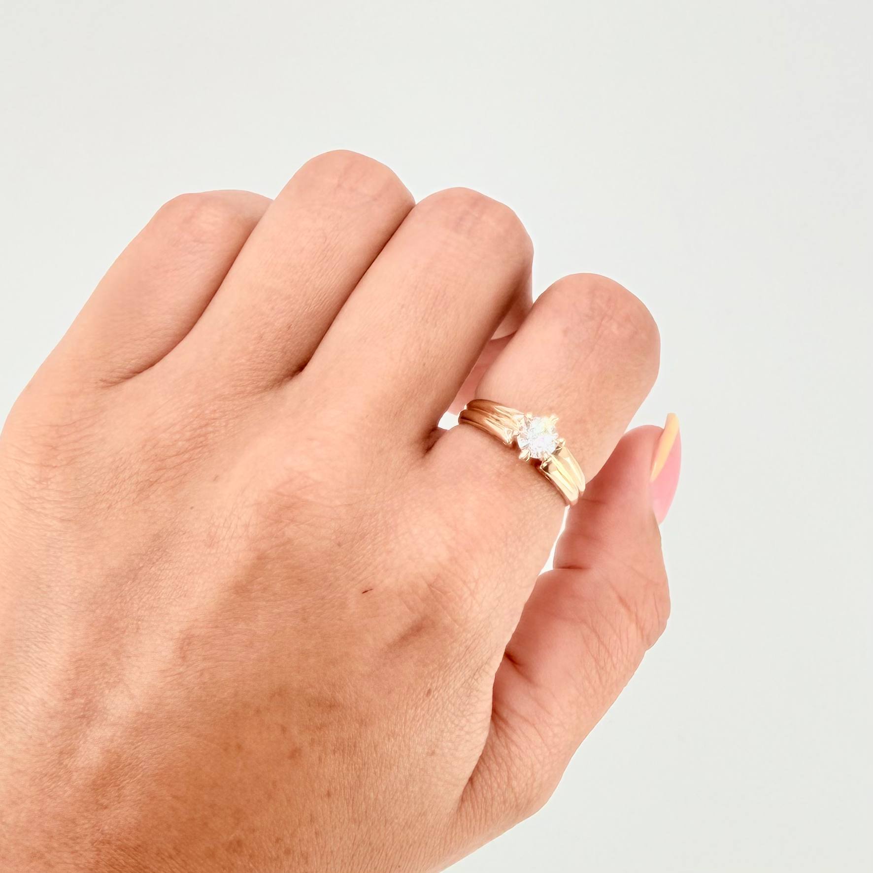 Anillo Solitario Doble Linea 3.3 g / T6 Oro Amarillo 18K