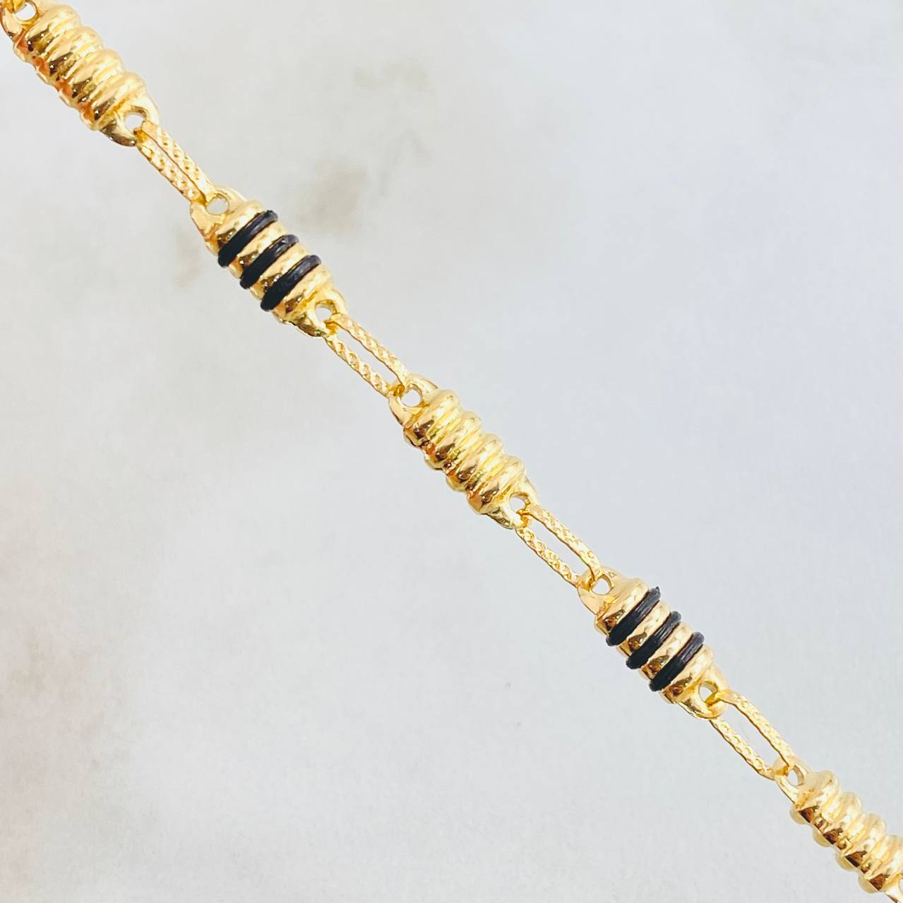 Pulso Rústico 4.9gr / 21.5cm / Oro Amarillo 18K ©