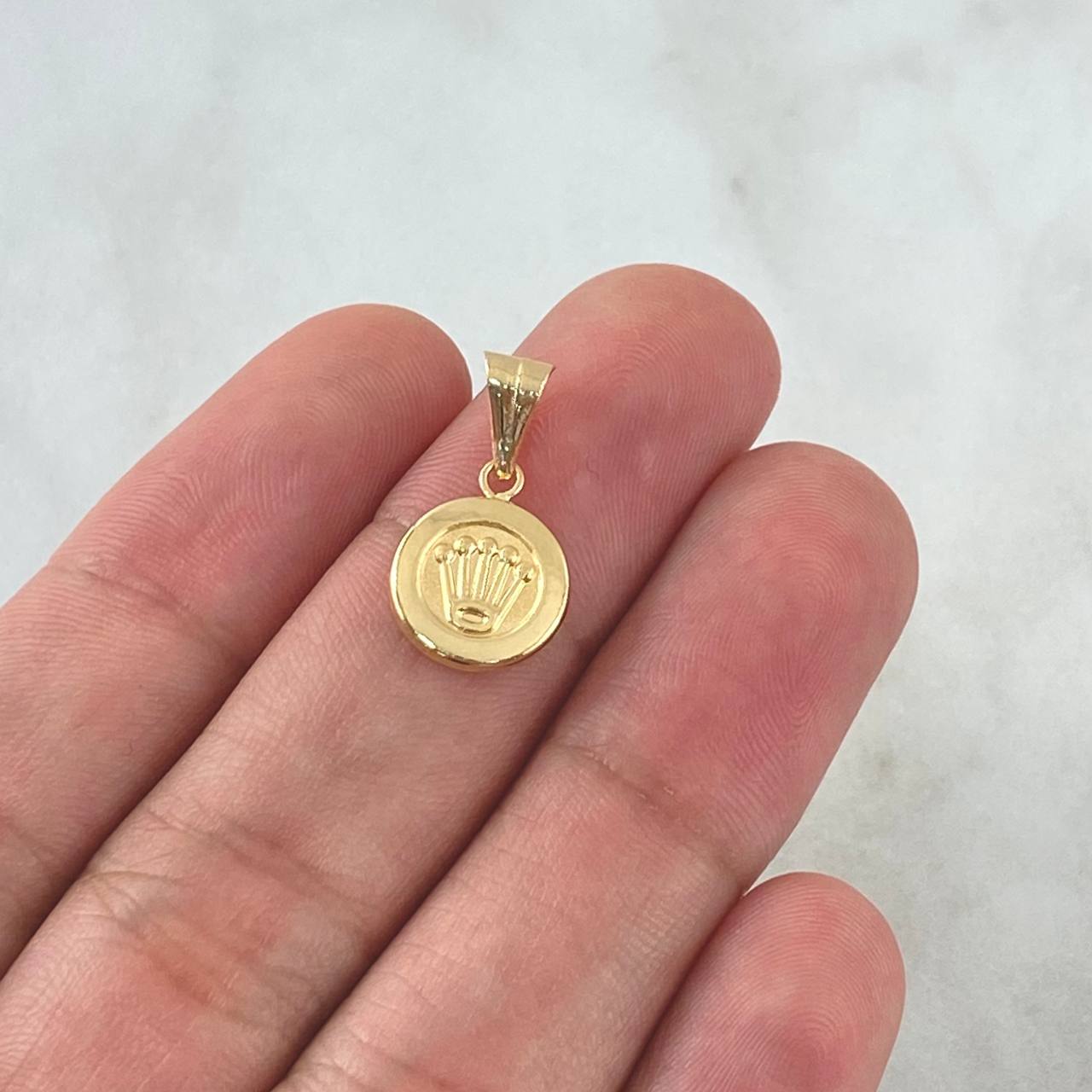 Dije Sello Corona Rx 0.7gr / 1.9cm / Troquelado - Cargador Liso Oro Amarillo 18K