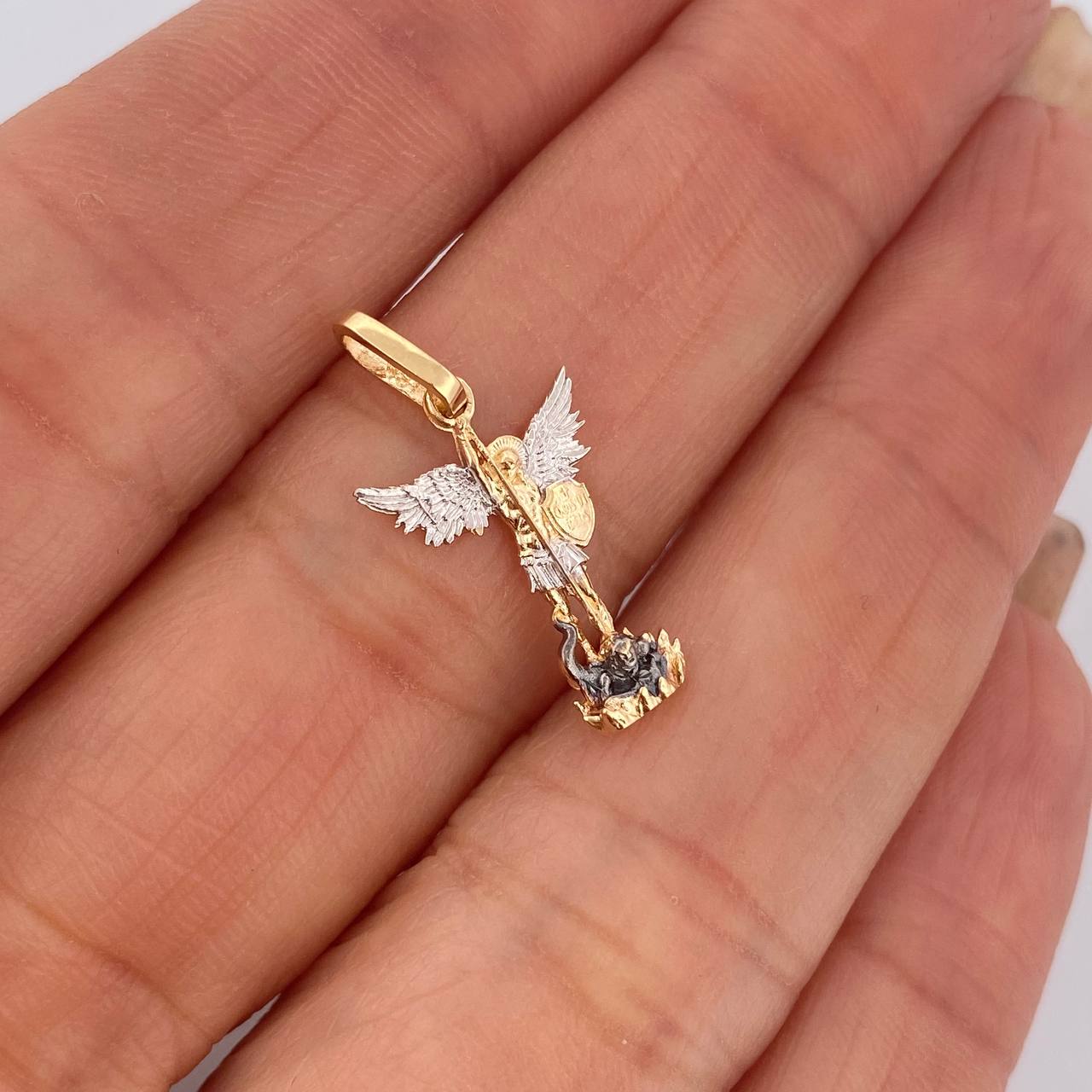 Dije San Miguel Arcángel 1.4gr / 2.5cm / Oro 18K $
