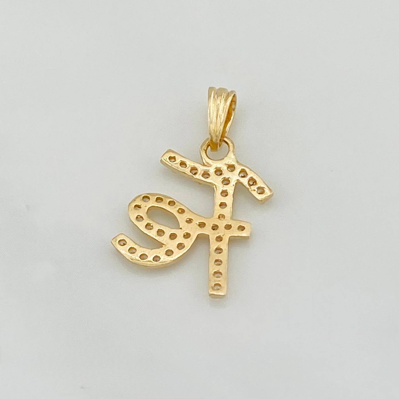 Dije Fe 1.1g / 2.2cm Oro Amarillo 18K