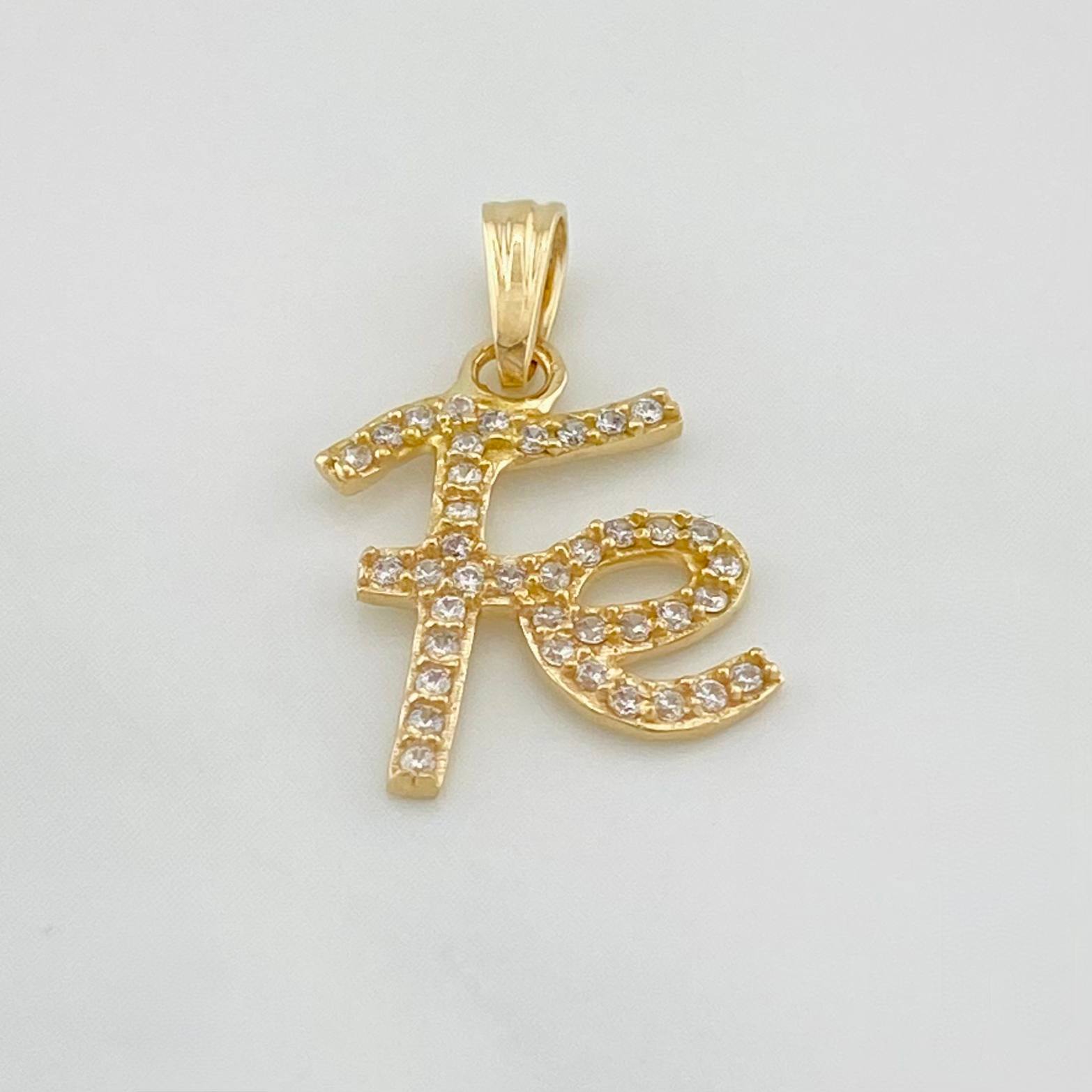 Dije Fe 1.1g / 2.2cm Oro Amarillo 18K