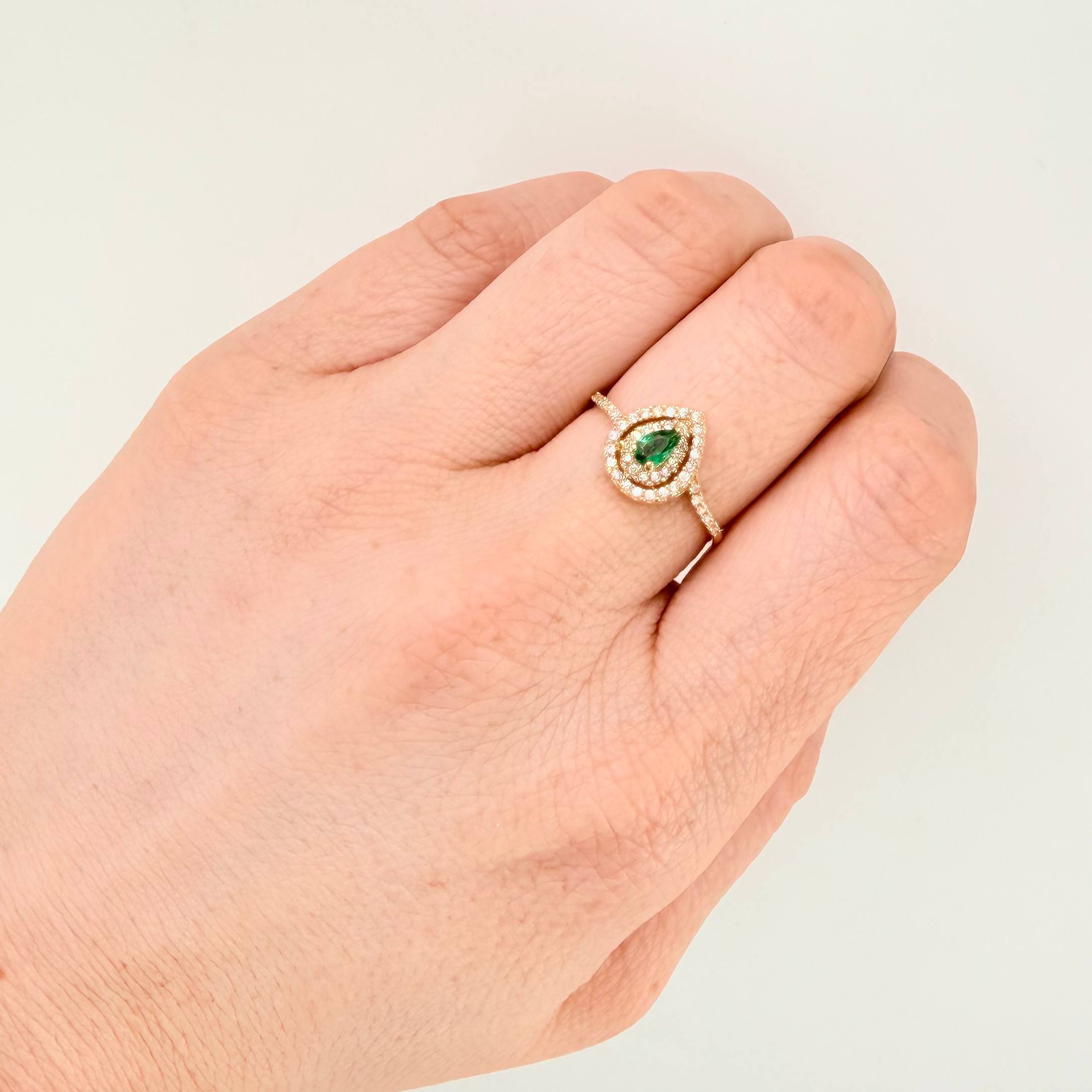 Anillo Halo Doble Gota 2.45gr / T7 1/4 / Oro Amarillo 18K ©
